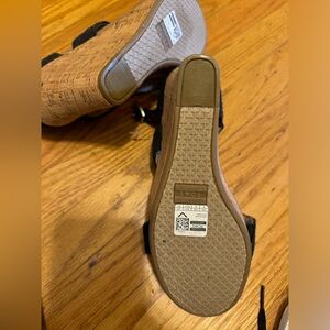 New - Never worn TOMS Wedge Sandals sz 8
